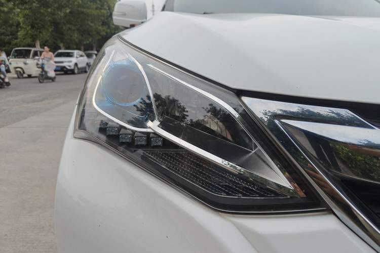 Used BYD Song 2016 GaiShi Edition 1.5TI Manual Elite Model Right Front Headlight