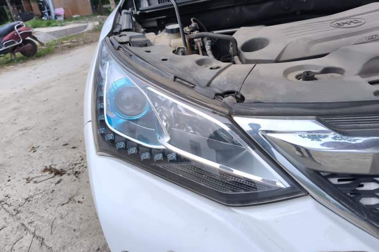 Used BYD Song 2016 Gaishi Edition 1.5TI Manual Haoya Model Right Front Headlight