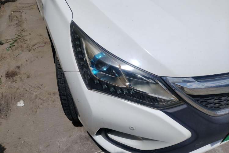 Used BYD Song 2016 1.5TI Manual Luxury Model Right Front Headlight