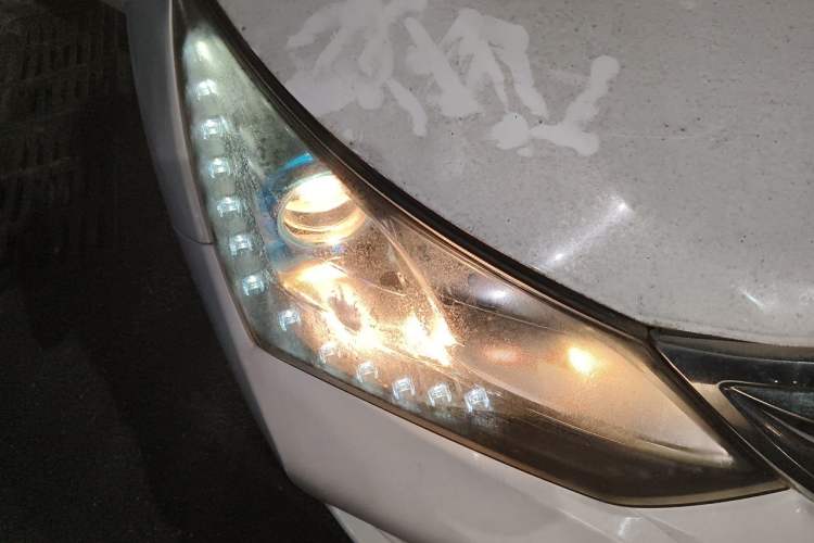 Used BYD Song 2016 GaiShi Edition 1.5TI Manual Elite Model Right Front Headlight