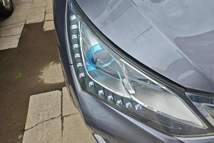 Used BYD Song 2016 GaiShi Edition 1.5TID Automatic Elite Model Right Front Headlight