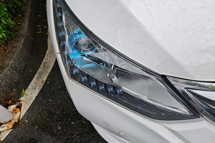 Used BYD Song 2016 GaiShi Edition 1.5TI Manual Elite Model Right Front Headlight