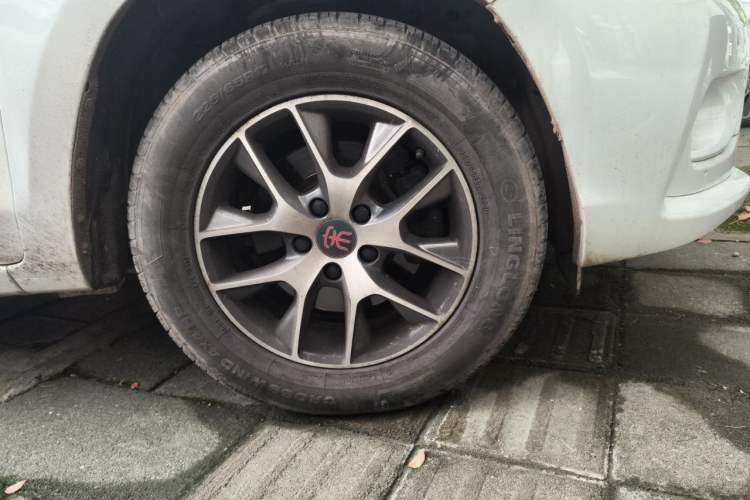 Used BYD Song 2016 GaiShi Edition 1.5TID Automatic Elite Model Right Front Wheel Hub