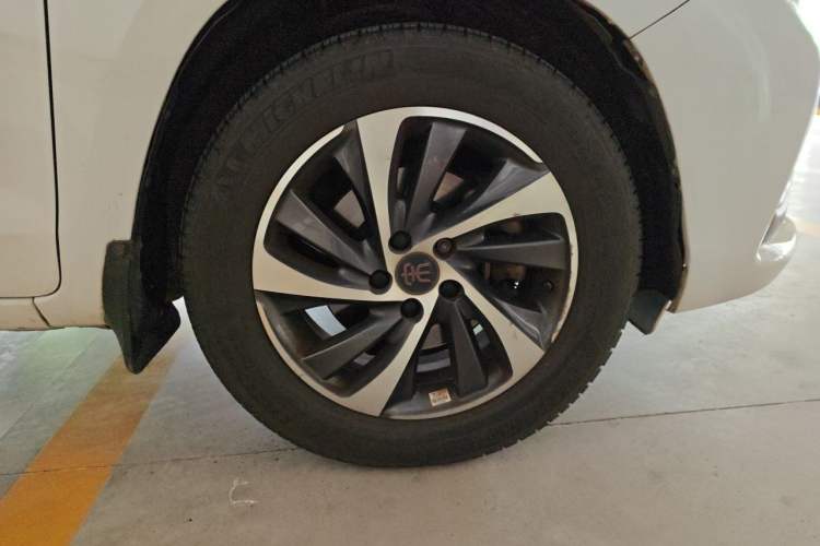 Used BYD Song 2016 2.0TID Automatic Flagship Edition Right Front Wheel Hub