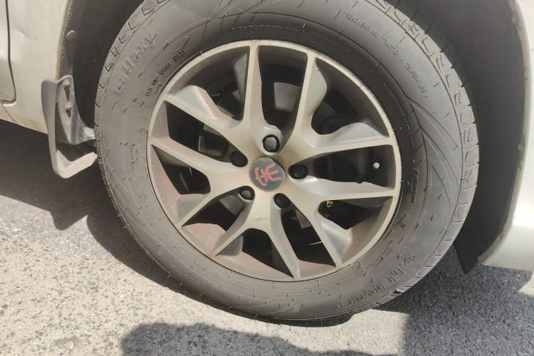Used BYD Song 2016 GaiShi Edition 1.5TI Manual Elite Model Right Front Wheel Hub