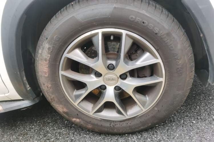 Used BYD Song 2016 2.0TID Automatic Luxury Edition Right Front Wheel Hub