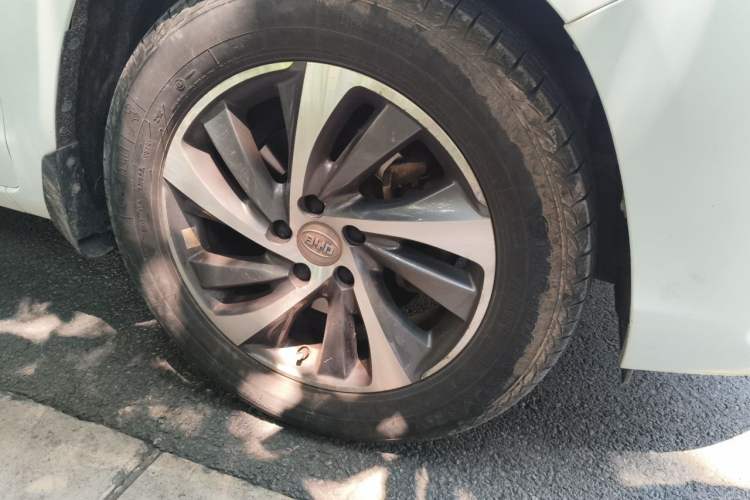 Used BYD Song 2016 2.0TID Automatic Flagship Edition Right Front Wheel Hub