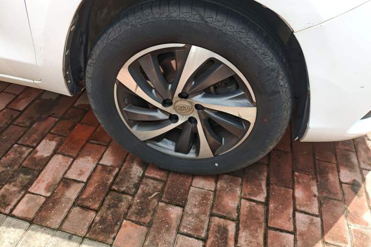Used BYD Song 2016 1.5TI Manual Luxury Model Right Front Wheel Hub