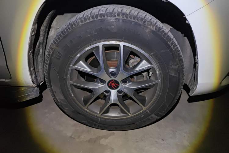 Used BYD Song 2016 GaiShi Edition 1.5TID Automatic Elite Model Right Front Wheel Hub