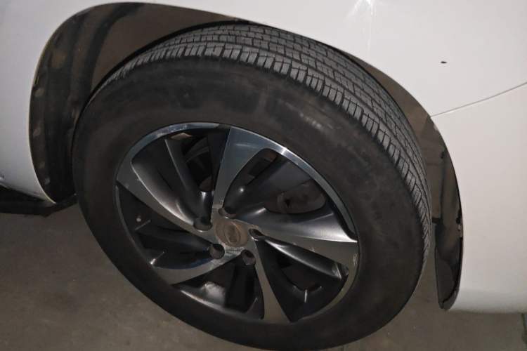 Used BYD Song 2016 2.0TID Automatic Prestige Edition Right Front Wheel Hub