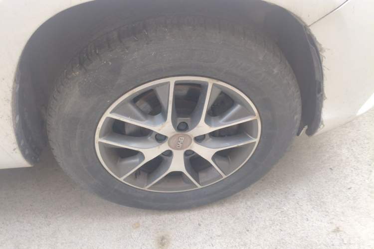 Used BYD Song 2016 1.5TI Manual Luxury Model Right Front Wheel Hub