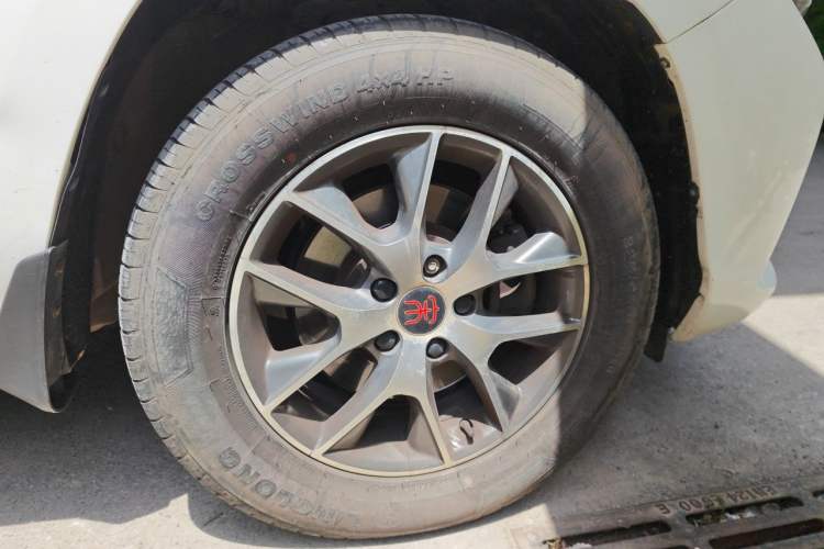 Used BYD Song 2016 GaiShi Edition 1.5TI Manual Elite Model Right Front Wheel Hub