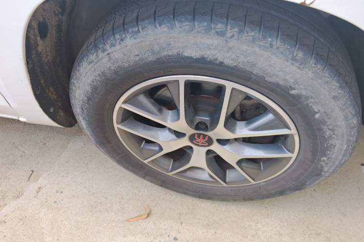 Used BYD Song 2016 GaiShi Edition 1.5TI Manual Elite Model Right Front Wheel Hub