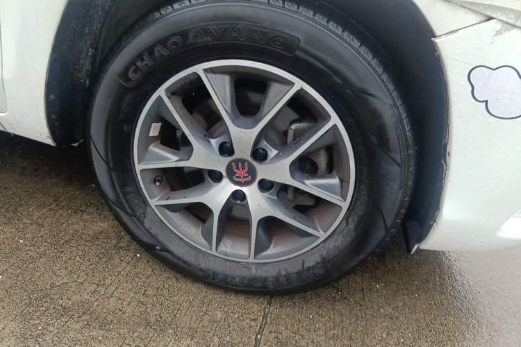 Used BYD Song 2016 GaiShi Edition 1.5TID Automatic Elite Model Right Front Wheel Hub
