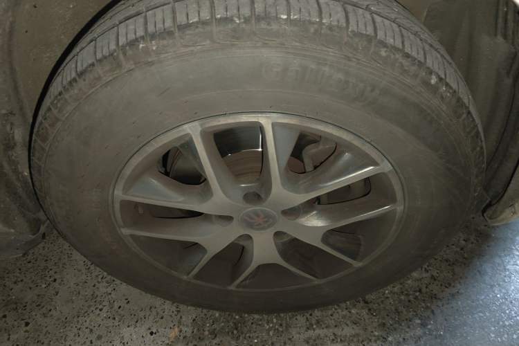 Used BYD Song 2016 GaiShi Edition 1.5TID Automatic Elite Model Right Front Wheel Hub