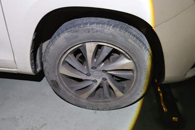 Used BYD Song 2016 1.5TI Manual Luxury Model Right Front Wheel Hub