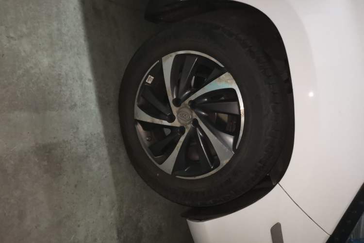 Used BYD Song 2016 2.0TID Automatic Prestige Edition Right Front Wheel Hub
