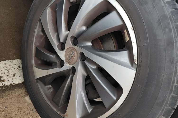 Used BYD Song 2016 1.5TI Manual Luxury Model Right Front Wheel Hub