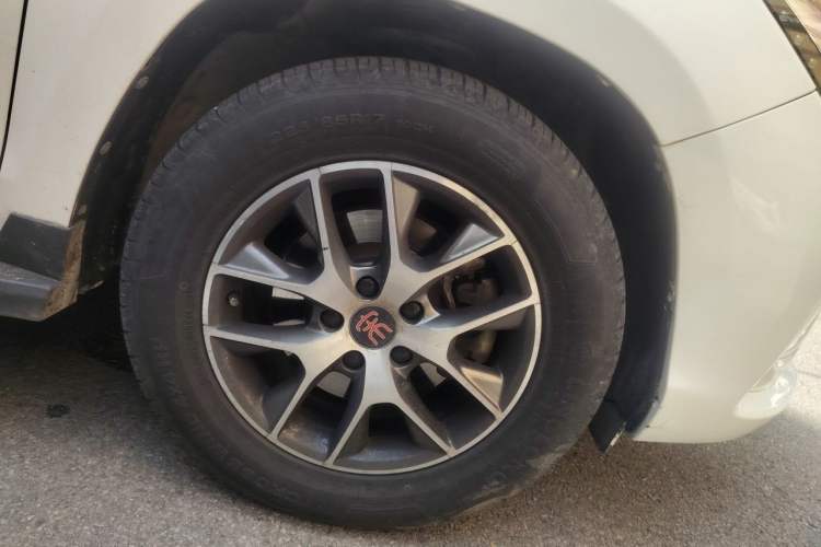 Used BYD Song 2016 GaiShi Edition 1.5TID Automatic Elite Model Right Front Wheel Hub