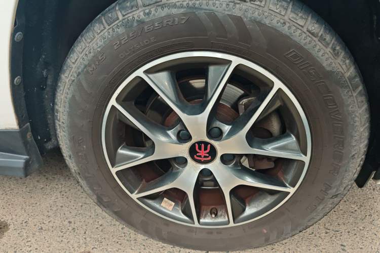 Used BYD Song 2016 GaiShi Edition 1.5TID Automatic Elite Model Right Front Wheel Hub