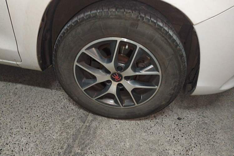Used BYD Song 2016 1.5TI Manual Luxury Model Right Front Wheel Hub