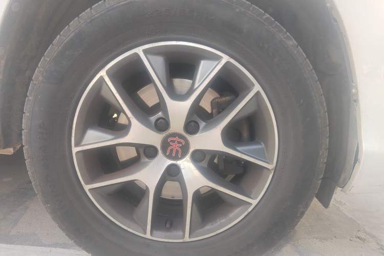 Used BYD Song 2016 GaiShi Edition 1.5TI Manual Elite Model Right Front Wheel Hub