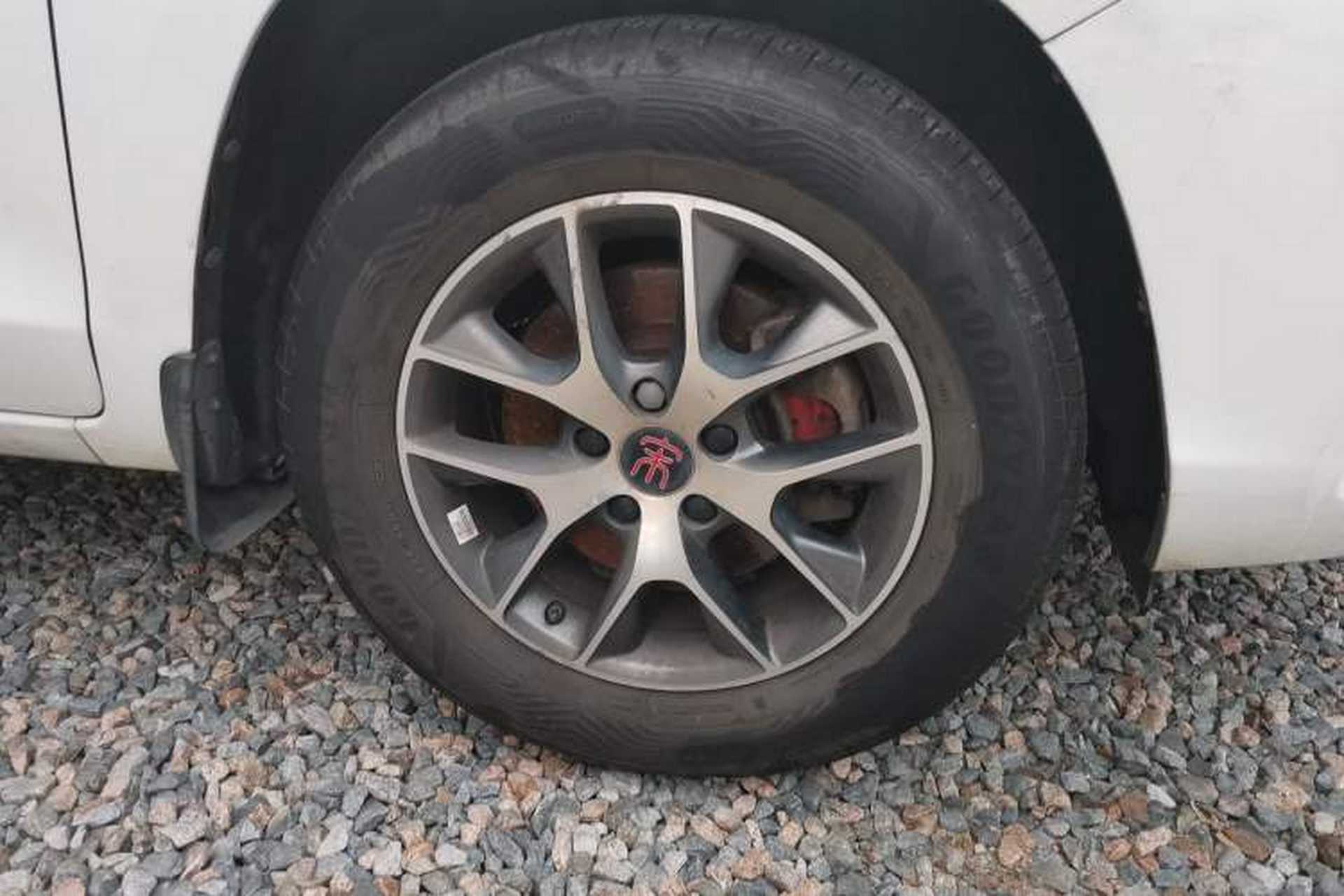 Used BYD Song 2016 GaiShi Edition 1.5TID Automatic Elite Model Right Front Wheel Hub