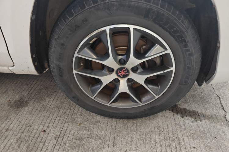 Used BYD Song 2016 GaiShi Edition 1.5TID Automatic Elite Model Right Front Wheel Hub