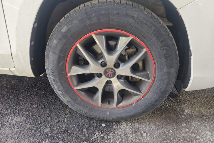 Used BYD Song 2016 GaiShi Edition 1.5TI Manual Elite Model Right Front Wheel Hub