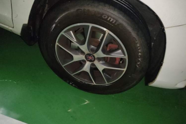Used BYD Song 2016 GaiShi Edition 1.5TID Automatic Elite Model Right Front Wheel Hub