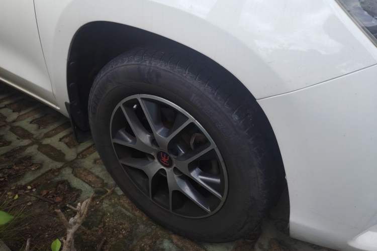 Used BYD Song 2016 GaiShi Edition 1.5TID Automatic Elite Model Right Front Wheel Hub