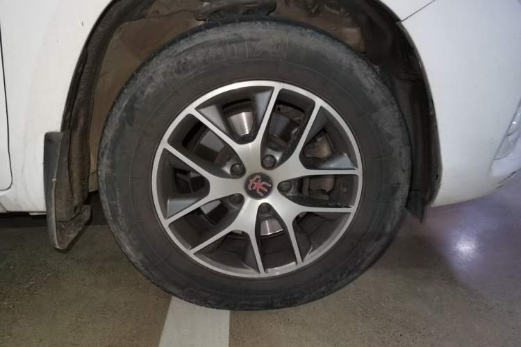 Used BYD Song 2016 GaiShi Edition 1.5TI Manual Elite Model Right Front Wheel Hub