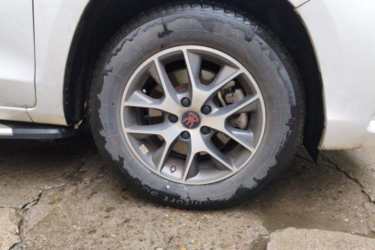 Used BYD Song 2016 GaiShi Edition 1.5TID Automatic Elite Model Right Front Wheel Hub