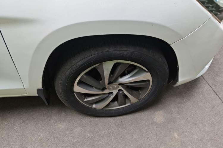 Used BYD Song 2016 1.5TI Manual Luxury Model Right Front Wheel Hub