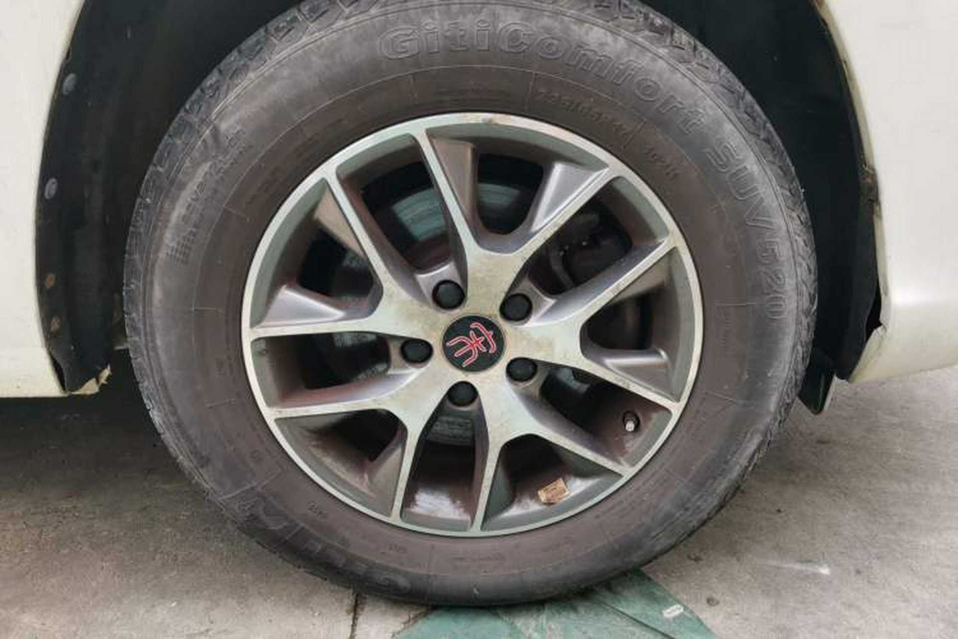 Used BYD Song 2016 GaiShi Edition 1.5TID Automatic Elite Model Right Front Wheel Hub