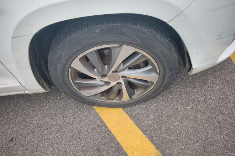 Used BYD Song 2016 2.0TID Automatic Prestige Edition Right Front Wheel Hub