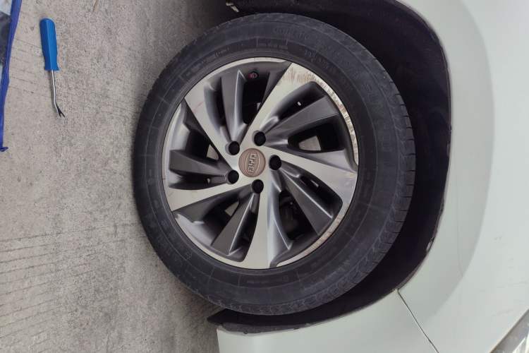 Used BYD Song 2016 2.0TID Automatic Prestige Edition Right Front Wheel Hub