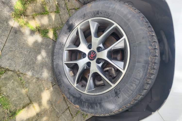 Used BYD Song 2016 Gaishi Edition 1.5TID Automatic Luxury Model Right Front Wheel Hub