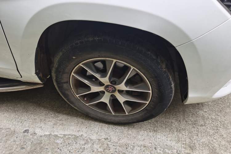 Used BYD Song 2016 GaiShi Edition 1.5TI Manual Elite Model Right Front Wheel Hub