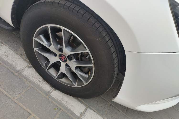 Used BYD Song 2016 Gaishi Edition 1.5TI Manual Haoya Model Right Front Wheel Hub