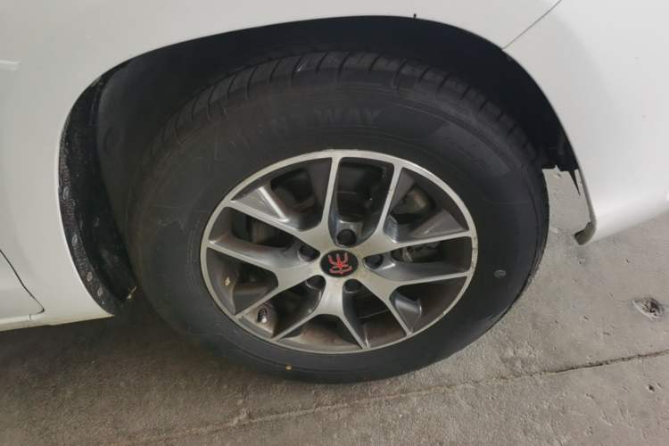 Used BYD Song 2016 GaiShi Edition 1.5TID Automatic Elite Model Right Front Wheel Hub