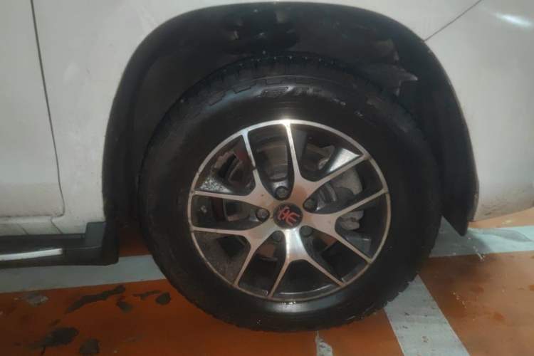 Used BYD Song 2016 GaiShi Edition 1.5TID Automatic Elite Model Right Front Wheel Hub