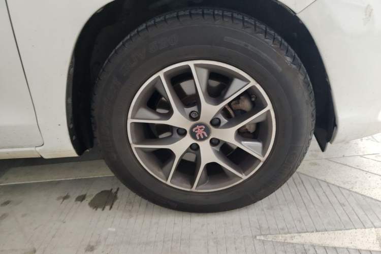 Used BYD Song 2016 GaiShi Edition 1.5TID Automatic Elite Model Right Front Wheel Hub