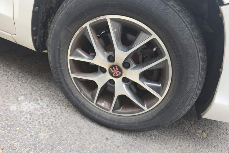 Used BYD Song 2016 GaiShi Edition 1.5TID Automatic Elite Model Right Front Wheel Hub