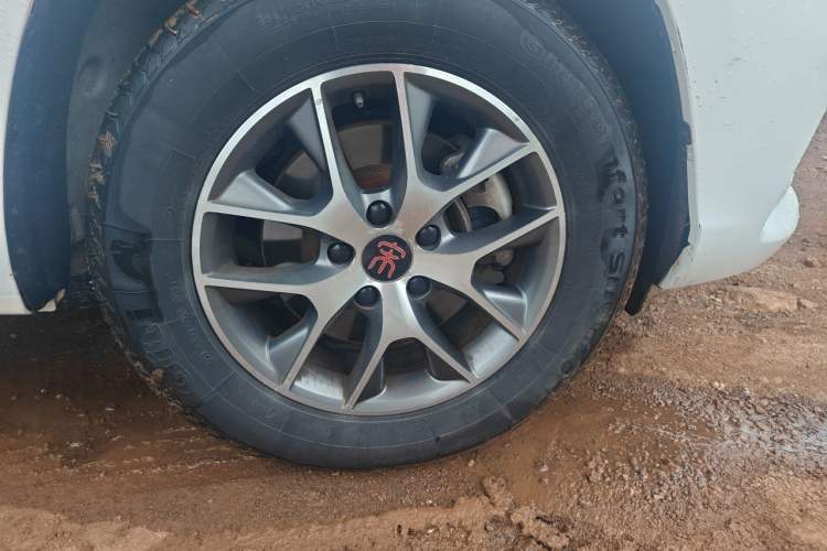 Used BYD Song 2016 Gaishi Edition 1.5TID Automatic Leading Model Right Front Wheel Hub