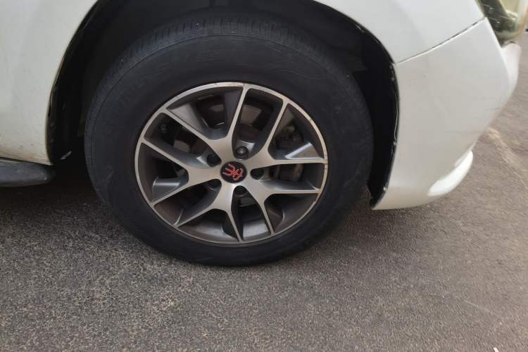 Used BYD Song 2016 Gaishi Edition 1.5TID Automatic Luxury Model Right Front Wheel Hub