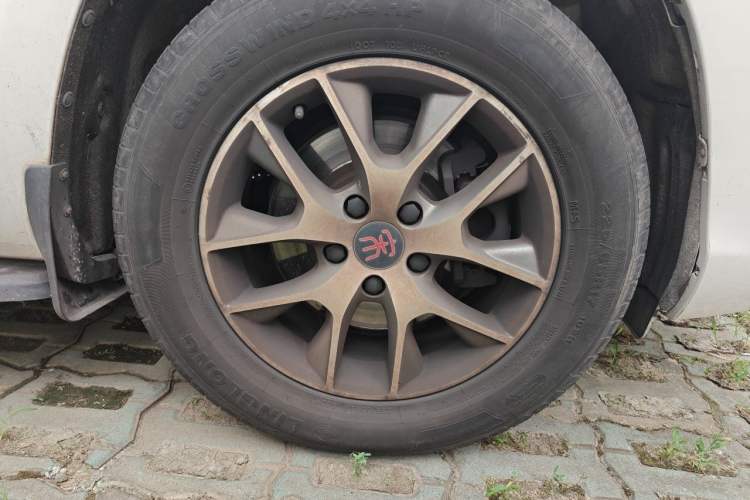 Used BYD Song 2016 GaiShi Edition 1.5TI Manual Elite Model Right Front Wheel Hub