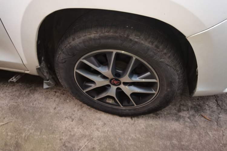 Used BYD Song 2016 Gaishi Edition 1.5TID Automatic Luxury Model Right Front Wheel Hub