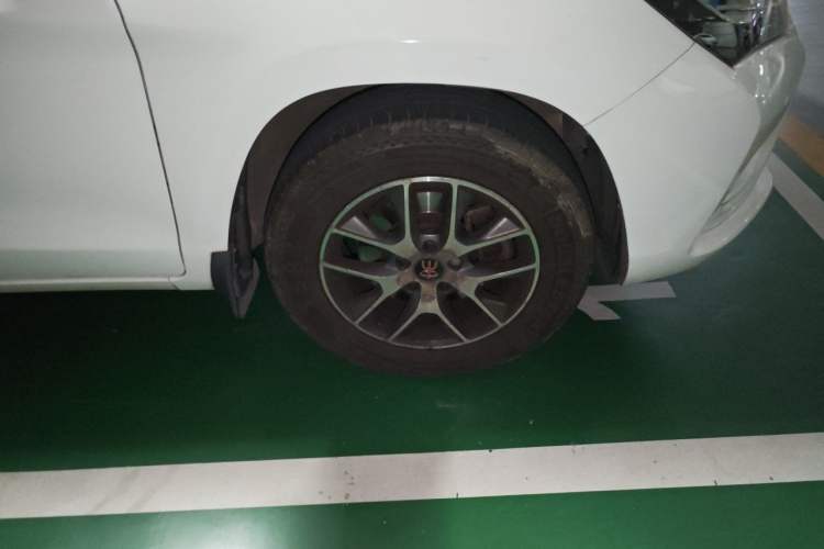 Used BYD Song 2016 Gaishi Edition 1.5TID Automatic Luxury Model Right Front Wheel Hub