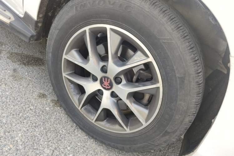 Used BYD Song 2016 GaiShi Edition 1.5TI Manual Elite Model Right Front Wheel Hub